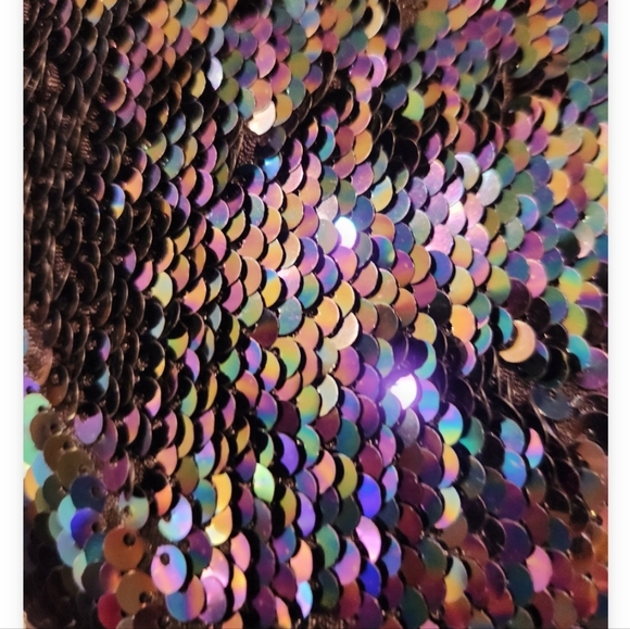 SEQUINS BLK PURPLE BLUE Metallic REVERSIBLE COLORS CROP TOP. - Picture 2 of 5